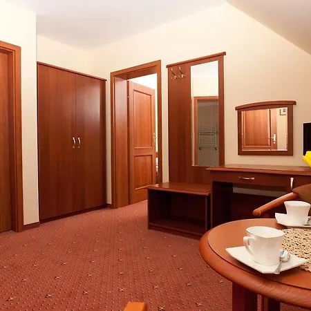 Bursztyn Alojamento de Acomodação e Pequeno-almoço 3*